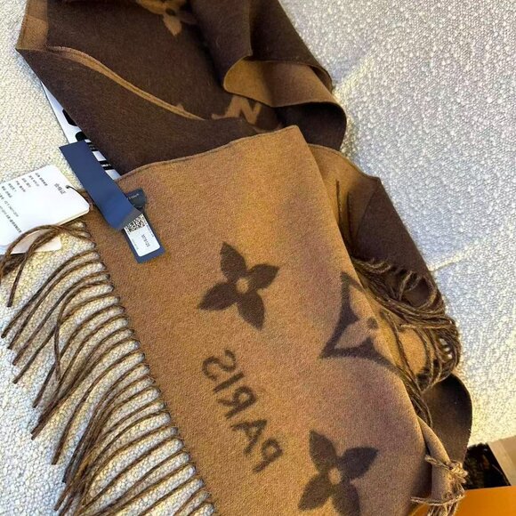 Louis Vuitton Shawl - Picture 7 of 7